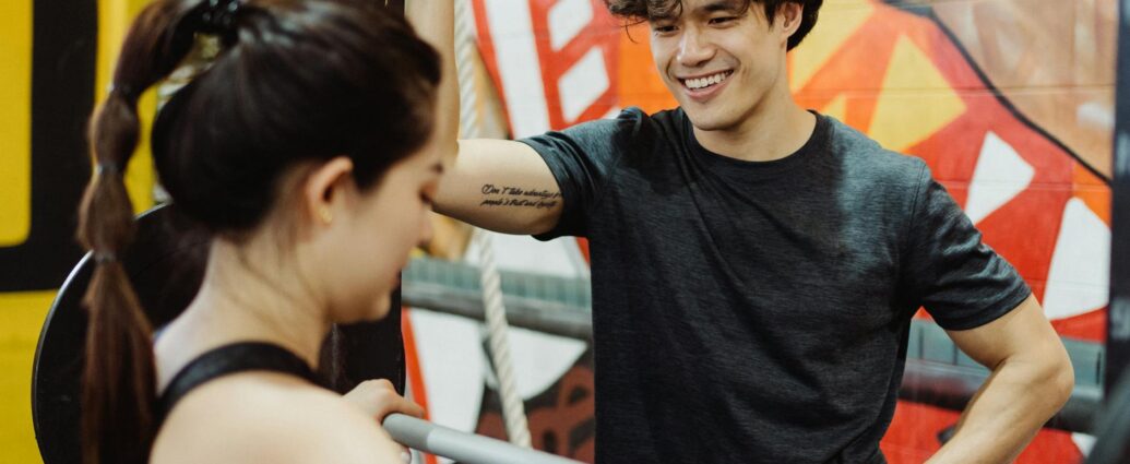 personal trainer working with client