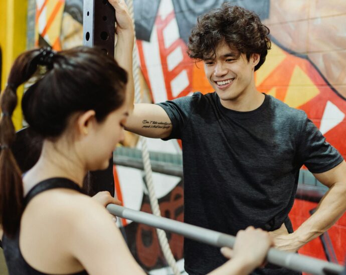 personal trainer working with client