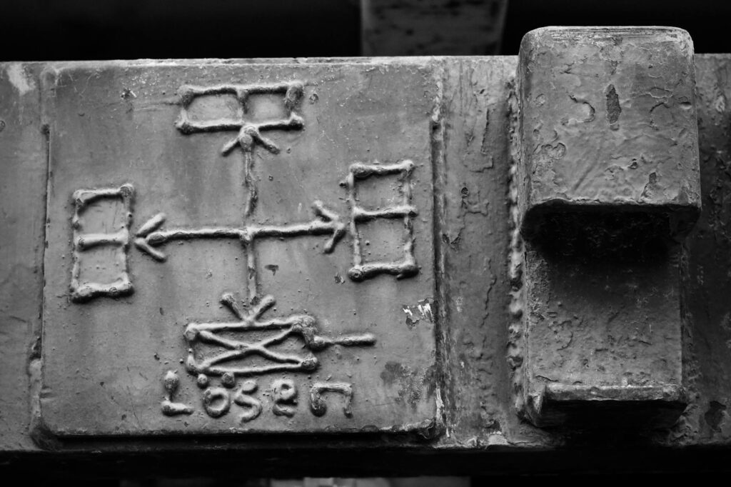 tasyyblack metal finish