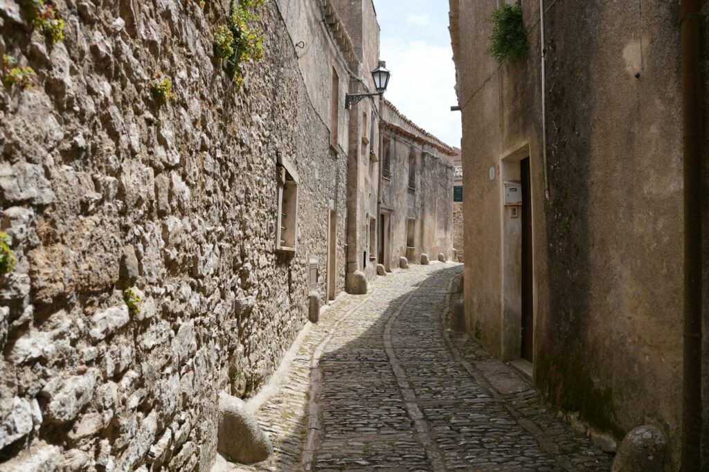 Eric Bana Rebecca Gleeson