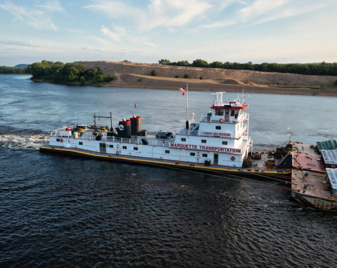 Lindsay Brunnock sculpture